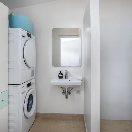 3 Bedroom Stunning In Barbat Holiday home *