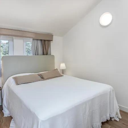 3 Bedroom Stunning In Barbat Holiday home Barbat na Rabu