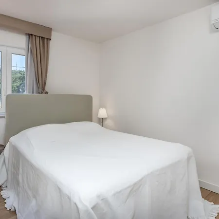 3 Bedroom Stunning In Barbat * Barbat na Rabu