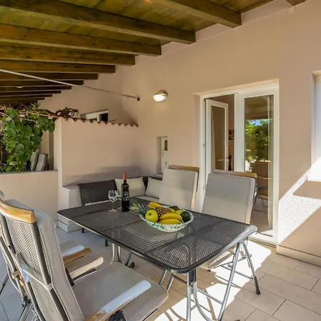 3 Bedroom Stunning In Barbat Barbat na Rabu