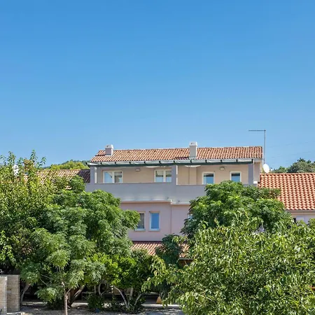 3 Bedroom Stunning In Barbat Holiday home Barbat na Rabu