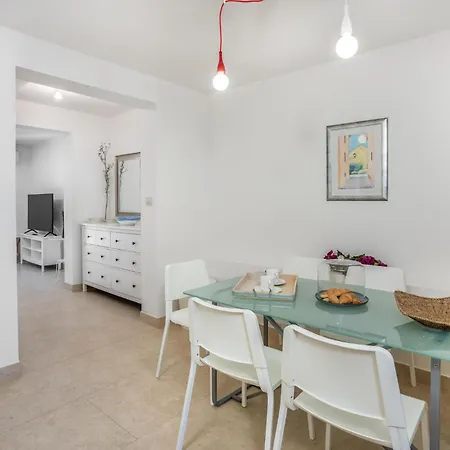 Holiday home 3 Bedroom Stunning In Barbat Barbat na Rabu