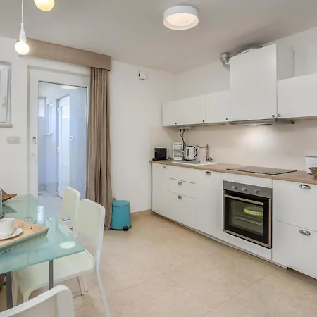 3 Bedroom Stunning In Barbat *