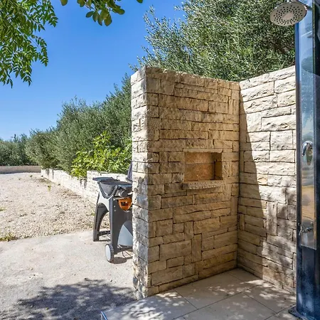 3 Bedroom Stunning In Barbat