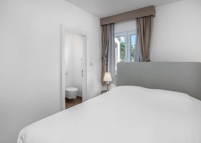 3 Bedroom Stunning In Barbat 度假居