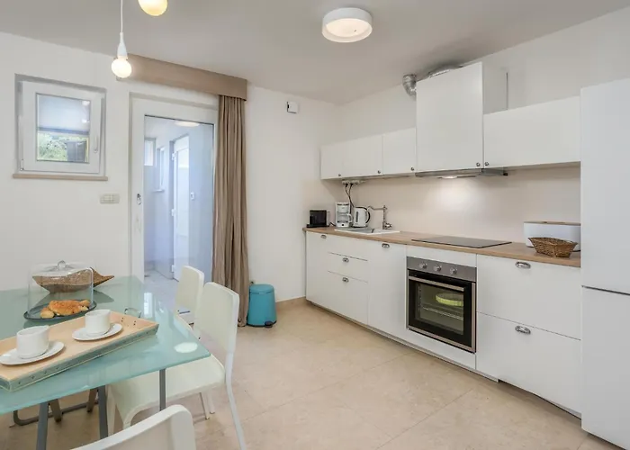 3 Bedroom Stunning In Barbat *