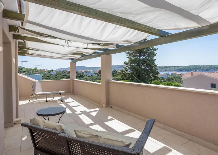 3 Bedroom Stunning In Barbat 度假居