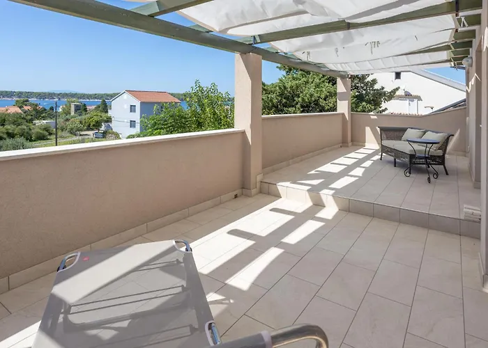 3 Bedroom Stunning In Barbat 度假居 *