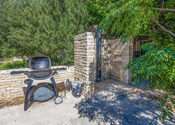3 Bedroom Stunning In Barbat