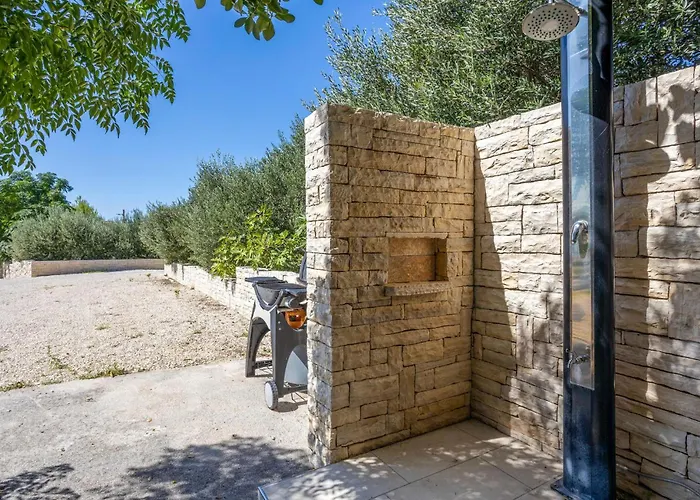 3 Bedroom Stunning In Barbat